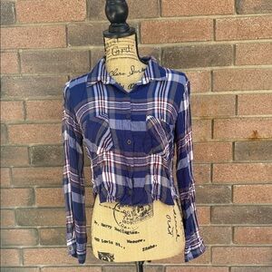 Charlotte Russe Blue and Red Plaid Button-Down Cropped Shirt Size Medium